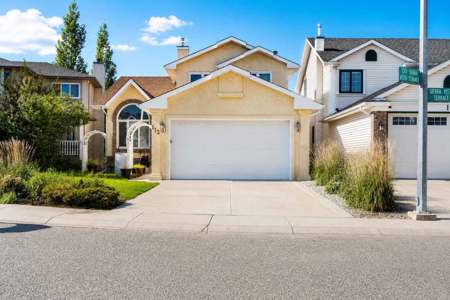 Property Photo: 113 Sierra Vista Terrace SW AB T3H 3C4