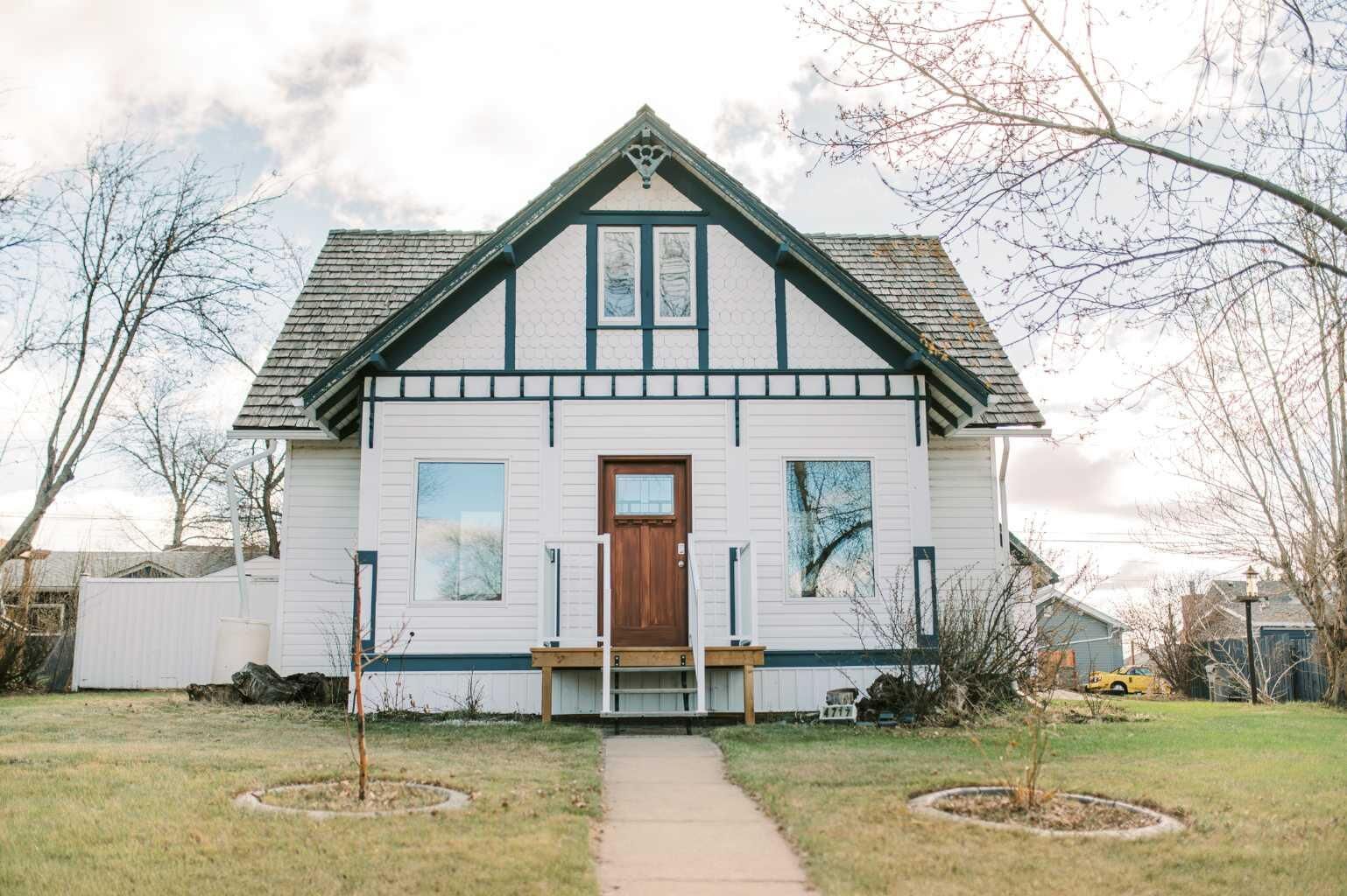 Property Photo:  4717 52 Street  AB T4K 1J5 