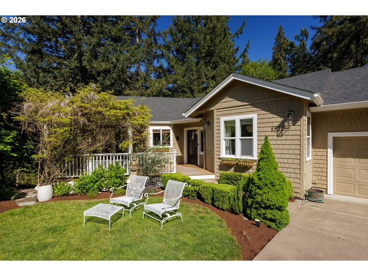 Property Photo:  1797 Craigmont Ave  OR 97405 