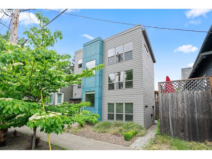 Property Photo:  2885 NE Couch St  OR 97232 
