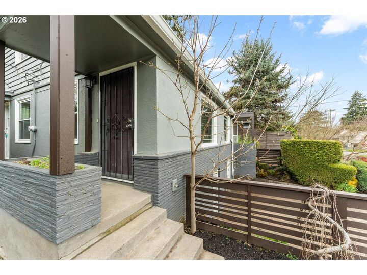 Property Photo:  1435 NE Mason St  OR 97211 