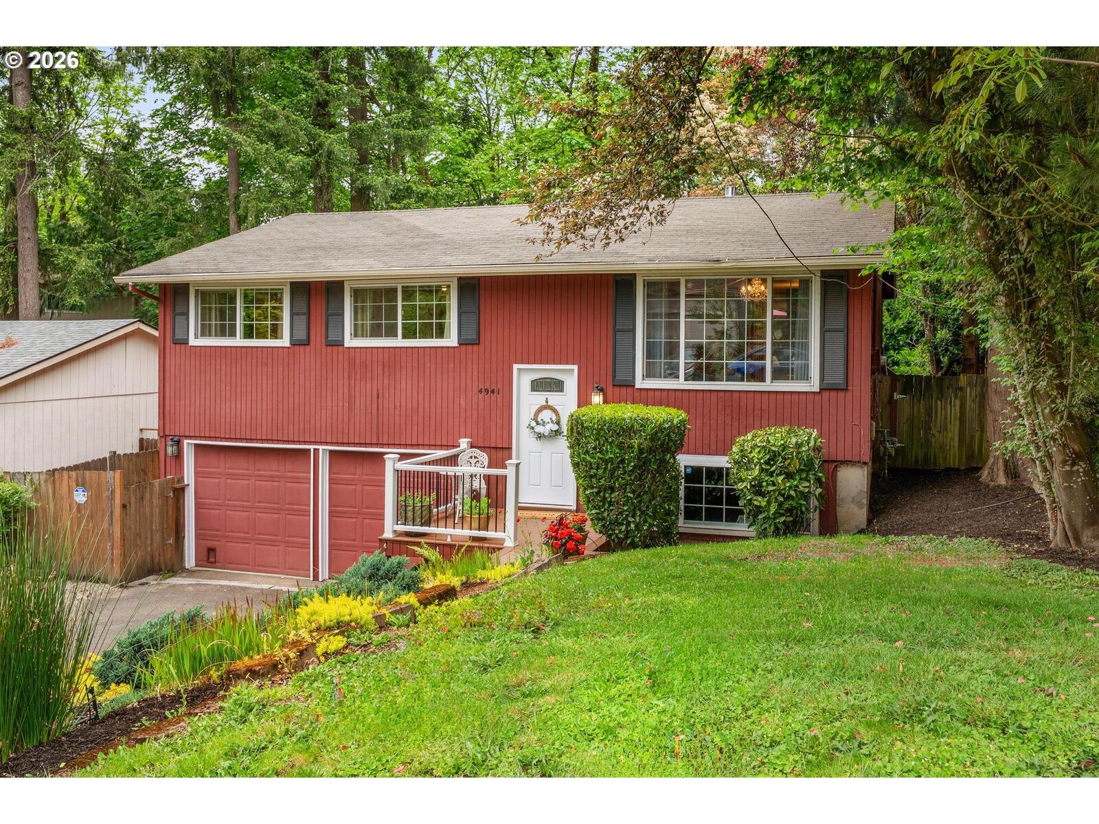 Property Photo:  4941 SW Comus St  OR 97219 
