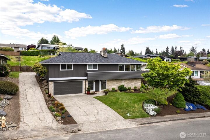 Property Photo:  1908  122nd Avenue SE  WA 98005 
