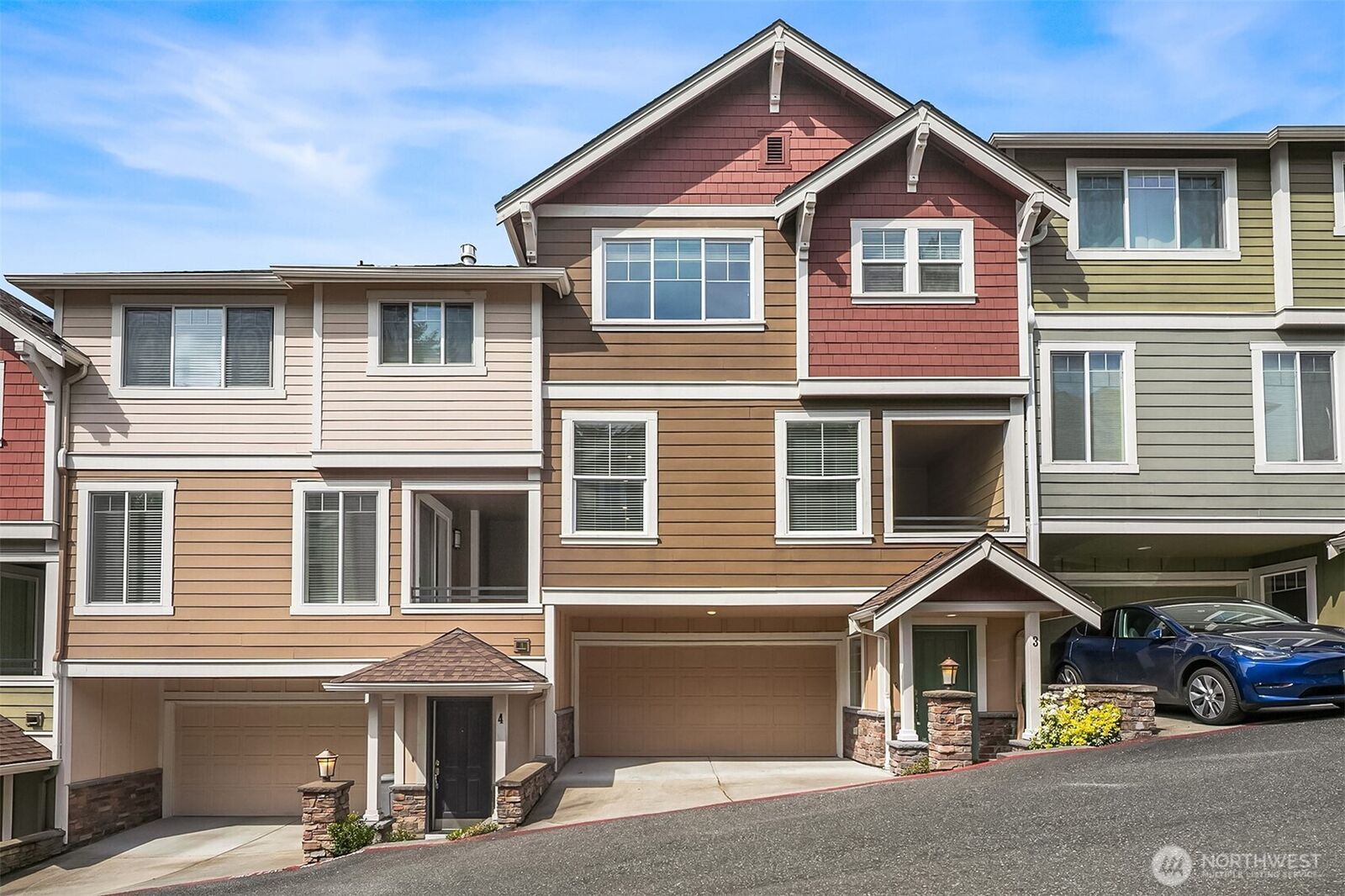 Property Photo:  105  118th Avenue SE 3  WA 98005 