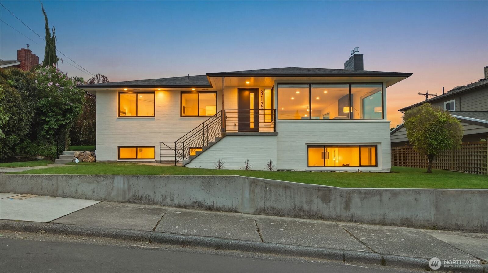 Property Photo:  812  Main Street  WA 98020 