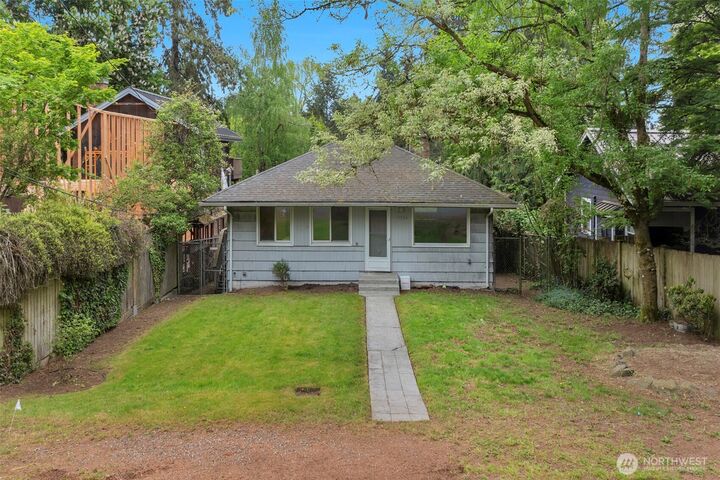 Property Photo:  11524  32nd Avenue NE  WA 98125 