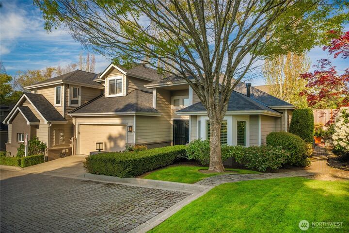 Property Photo:  102  8th Lane 102  WA 98033 