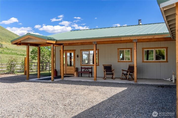 Property Photo: 446 Rendezvous Road WA 98862