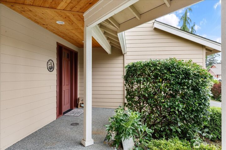 Property Photo: 2777 SW Fairway Point Drive WA 98277