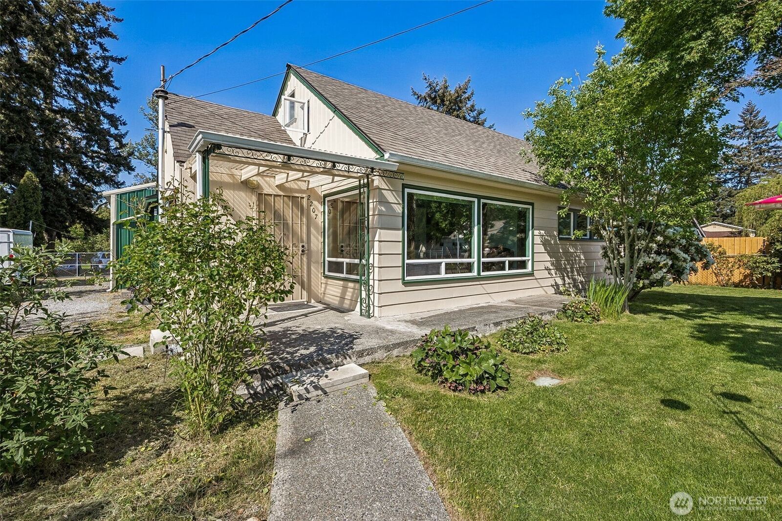 Property Photo:  2207 E George Street  WA 98404 