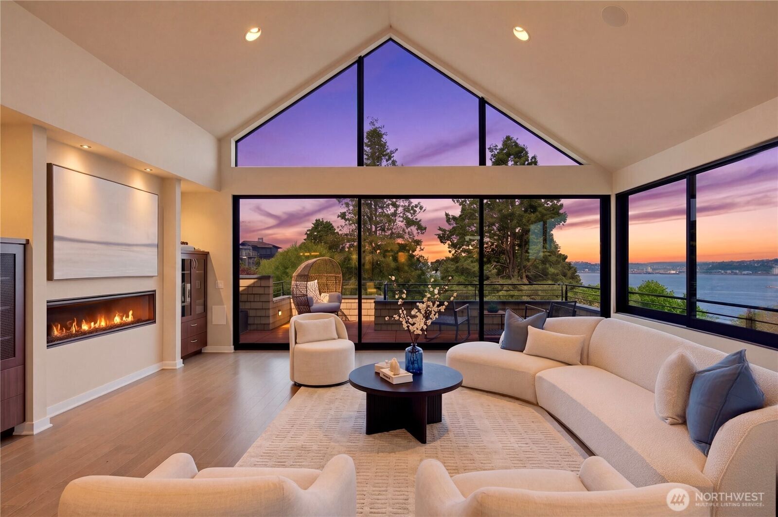 Property Photo:  1311  Palm Avenue SW  WA 98116 