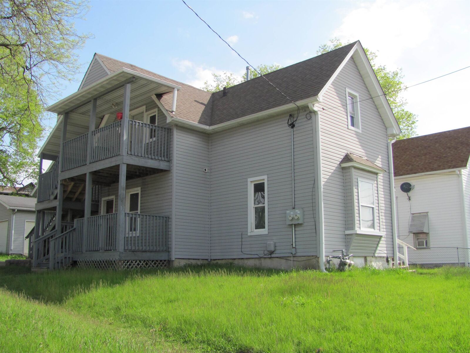 Property Photo:  727 Montague Street  IL 61102 