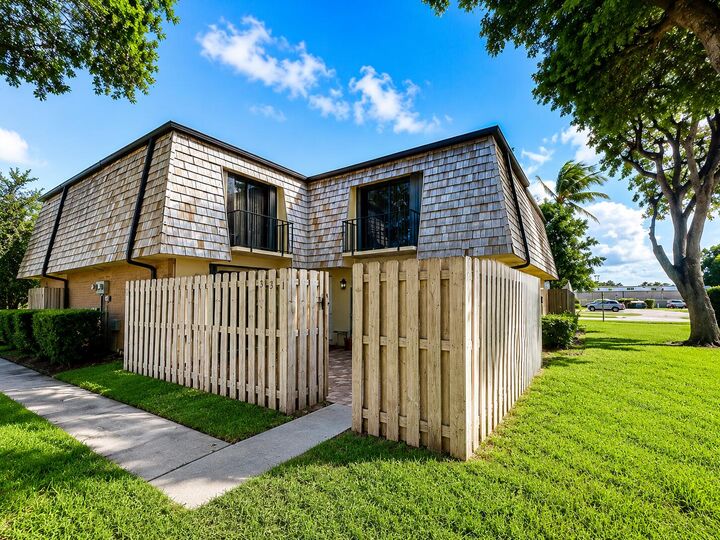 Property Photo: 331 Lake Arbor Drive FL 33461