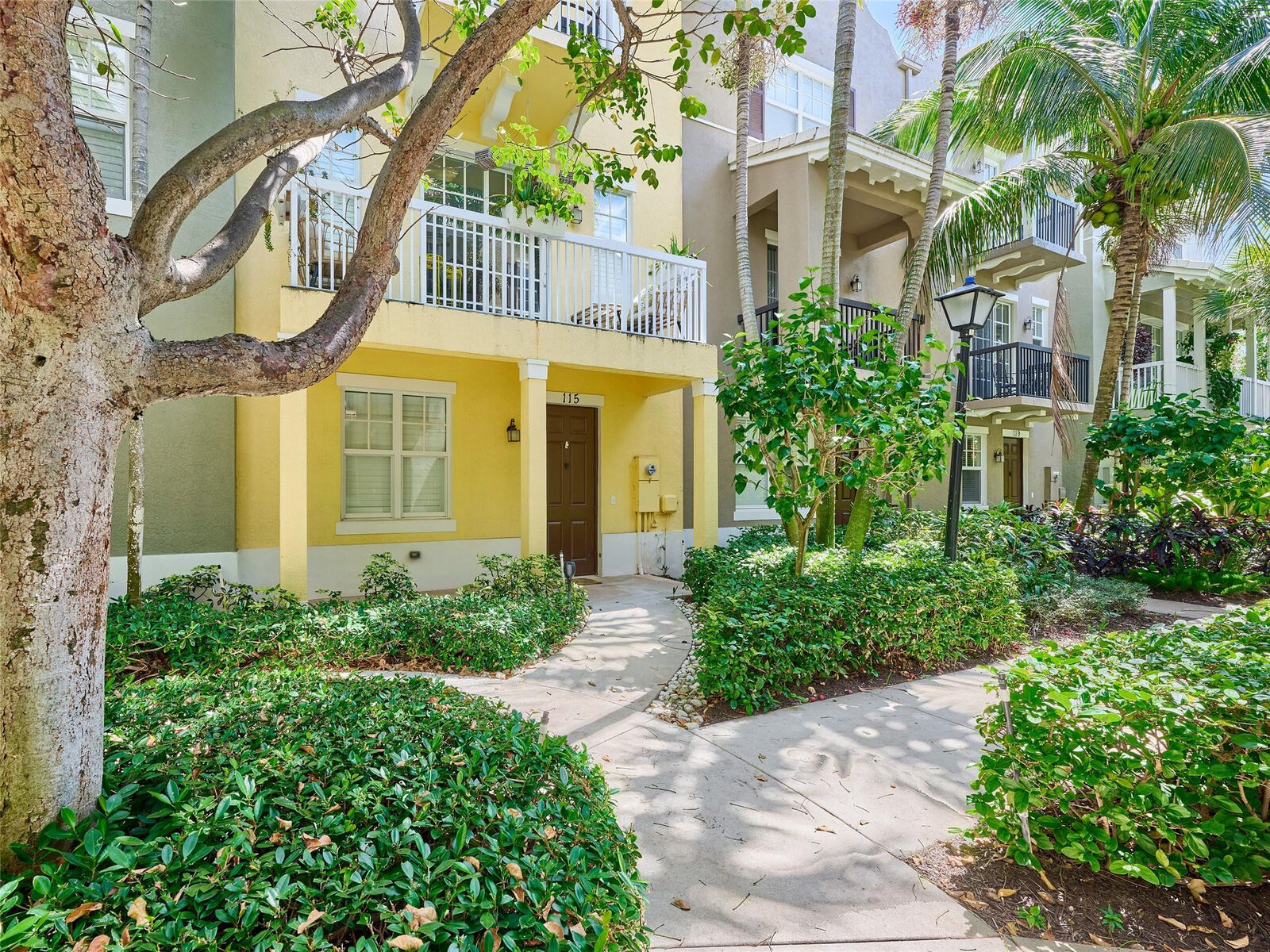Property Photo:  115 E Coda Circle 115  FL 33444 