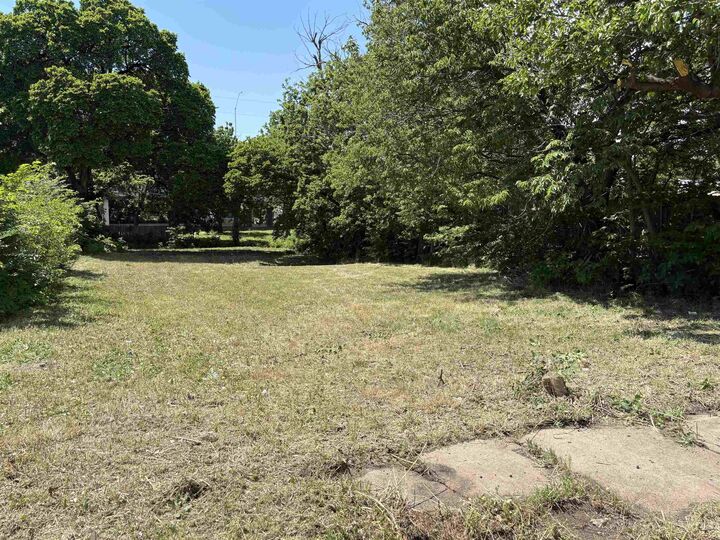 Property Photo: 427 N Minnesota KS 67214