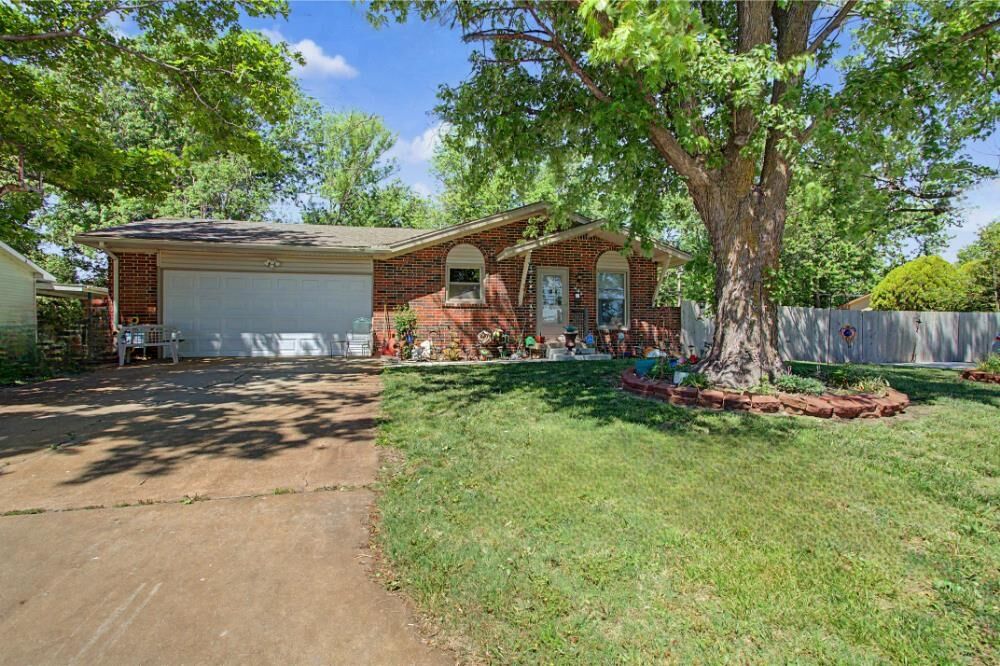 Property Photo:  409 N Emporia  KS 67147 