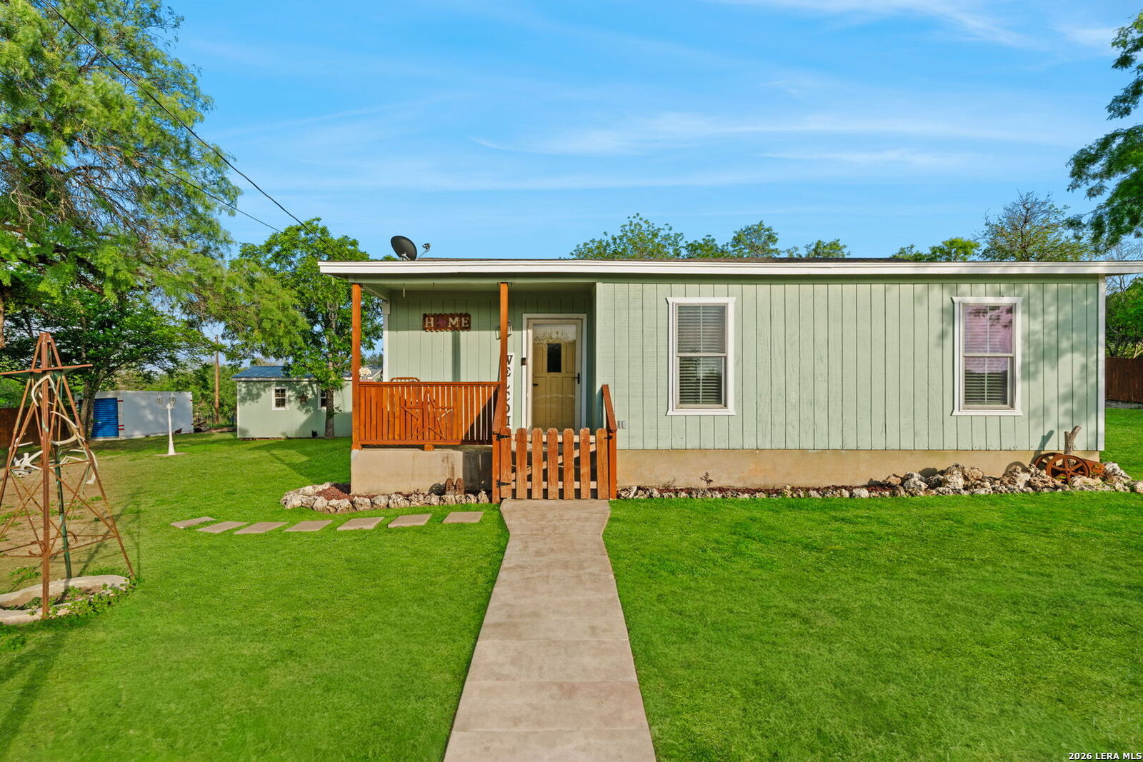 Property Photo: 1214 London St TX 78009