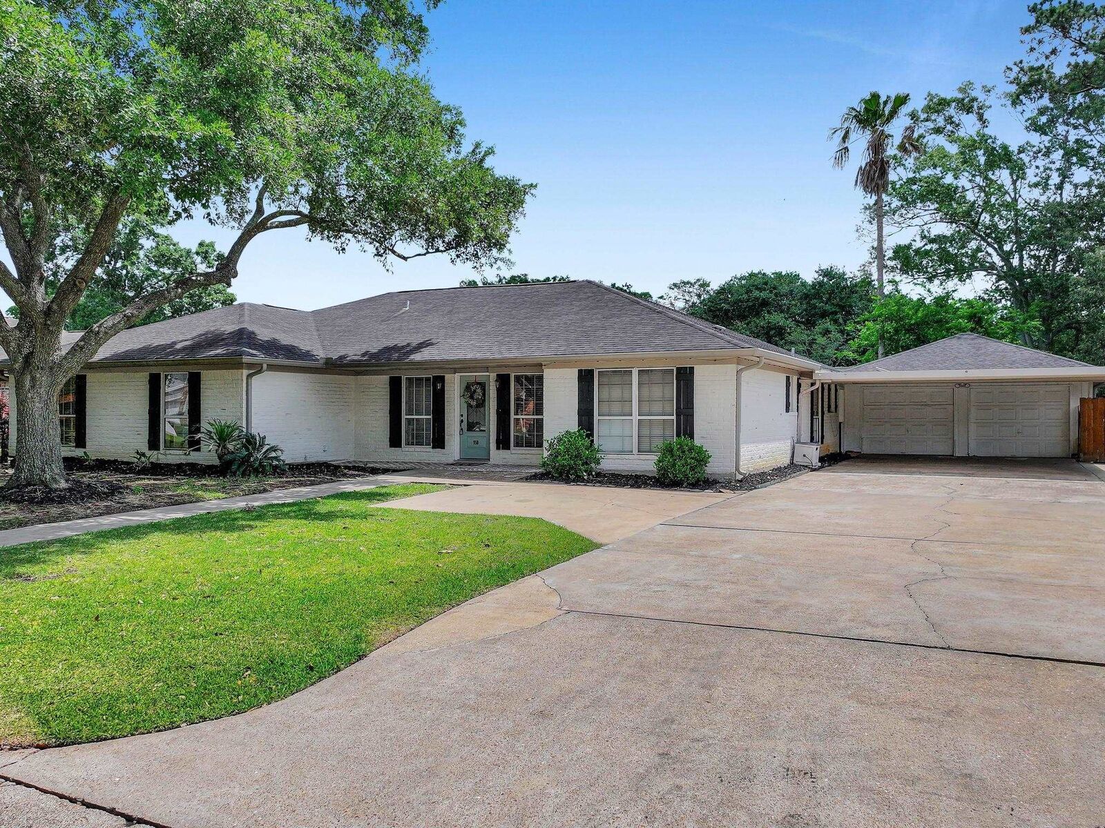 Property Photo:  950 Monterrey Dr.  TX 77706 