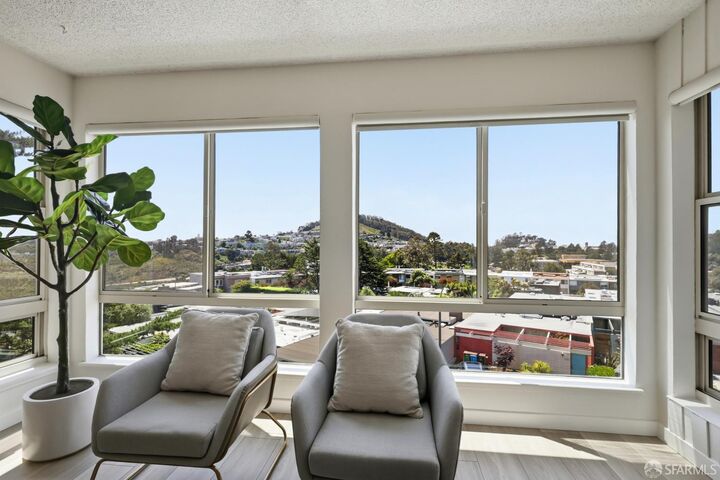 Property Photo:  255 Red Rock Way 202H  CA 94131 