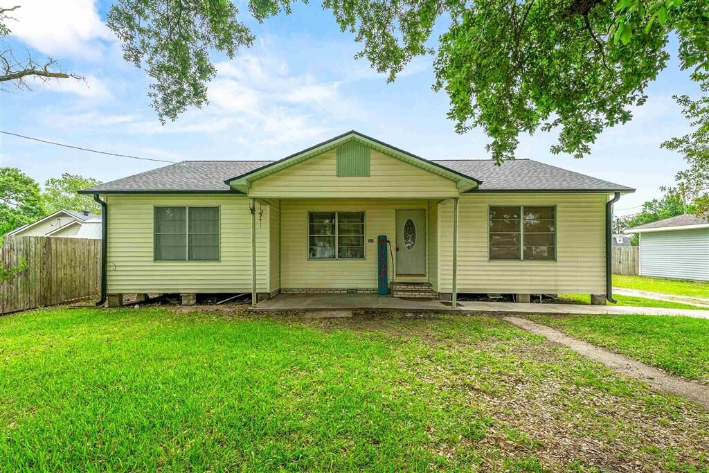 Property Photo:  320 Pitre Street  LA 70663 