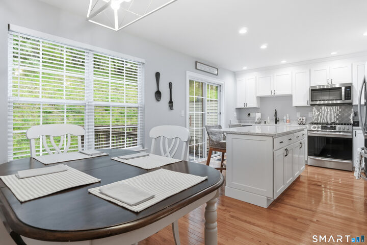 Property Photo:  