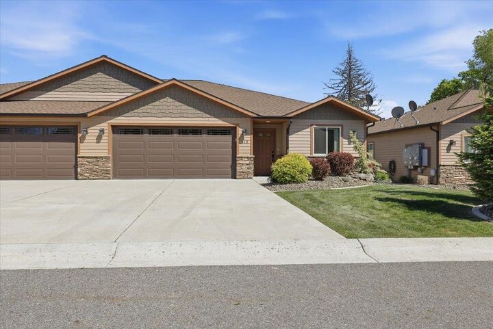 Property Photo: 420 / 422 N Pierce Rd WA 99223
