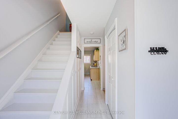 Property Photo:  17 Craigleigh Crescent 17  ON L6T 2E3 