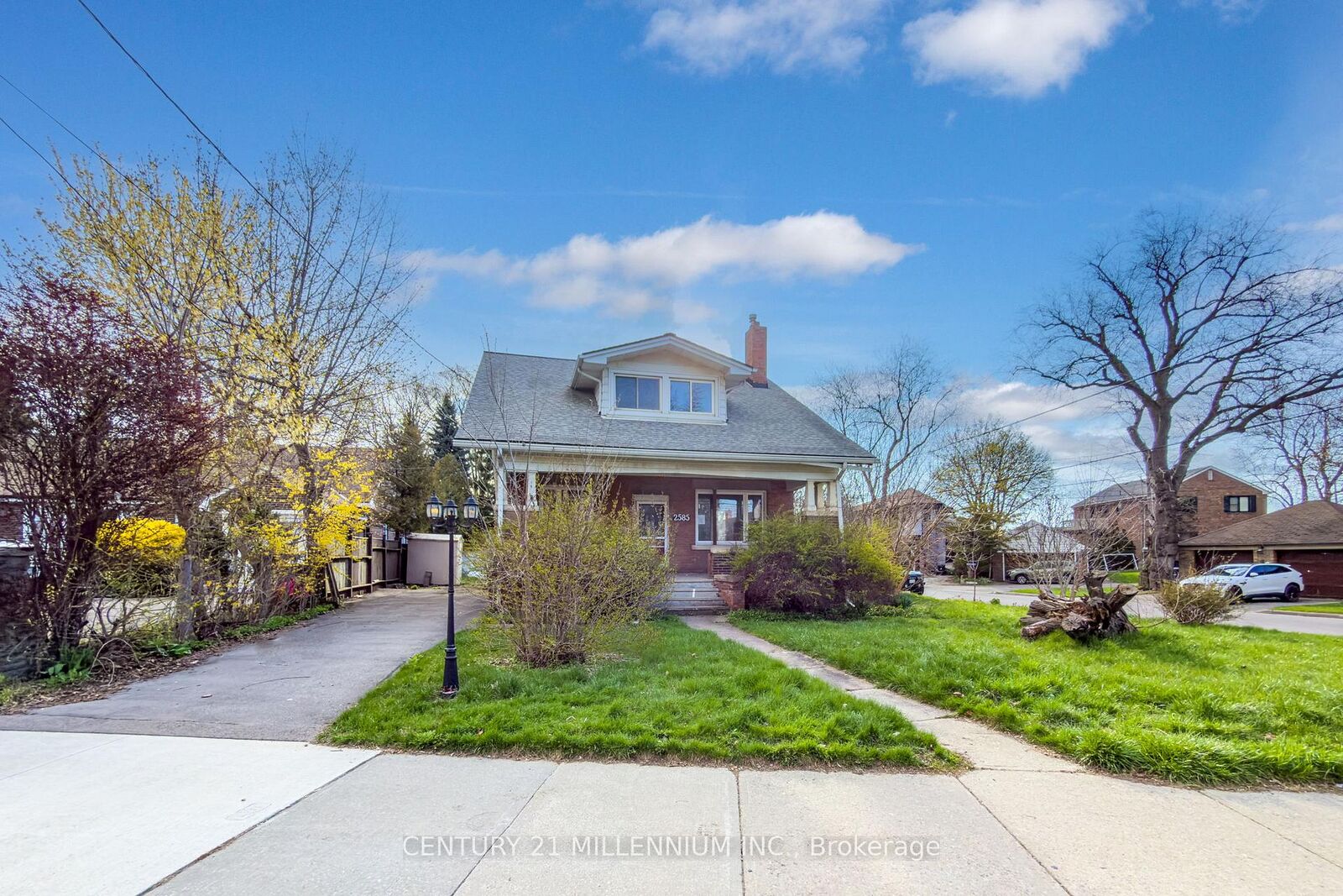 Property Photo:  2585 Lake Shore Boulevard W  ON M8V 1G3 