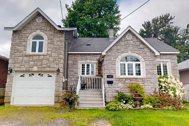 Property Photo:  137 Whitney Avenue  ON P1A 1Y7 