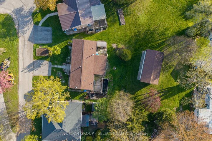 Property Photo: 246 Southwinds Court ON N0M 1T0