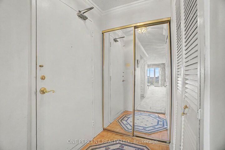 Property Photo: 158B McArthur Avenue 1807 ON K1L 8C9