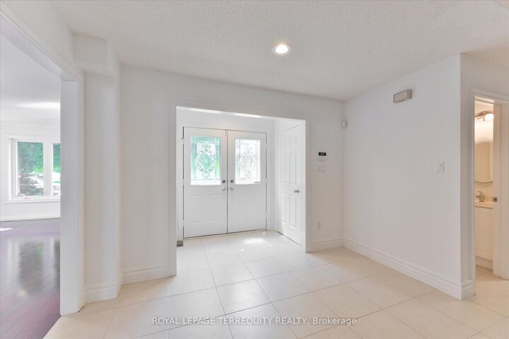 Property Photo: 2216 Dunvegan Avenue ON L6J 6P7