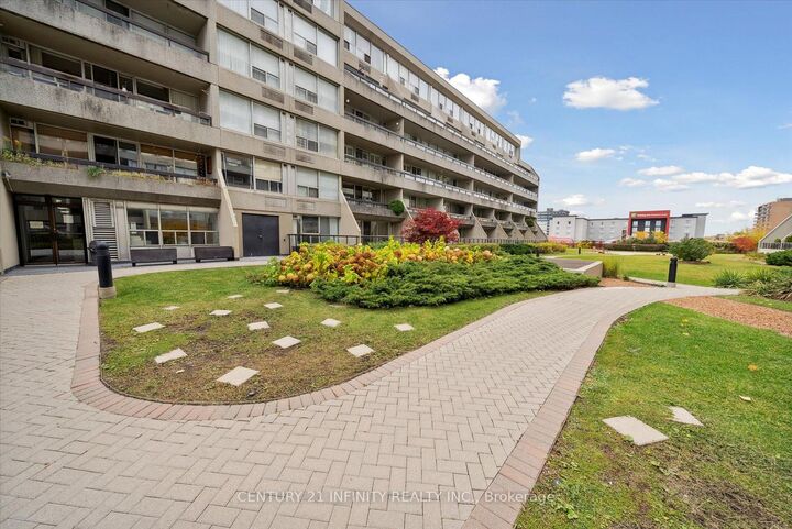Property Photo: 50 Richmond Street E 635 ON L1G 7C7