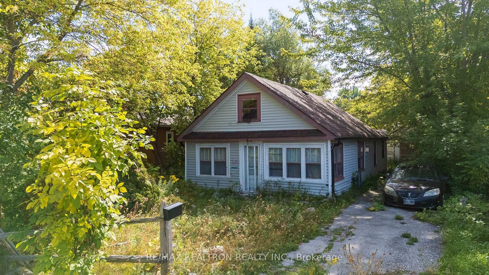 Property Photo: 183 Beach Road ON L4P 2L7