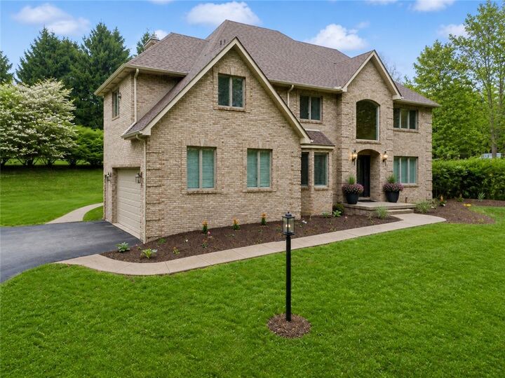 Property Photo:  1005 Fairway Oaks Dr  PA 15644 