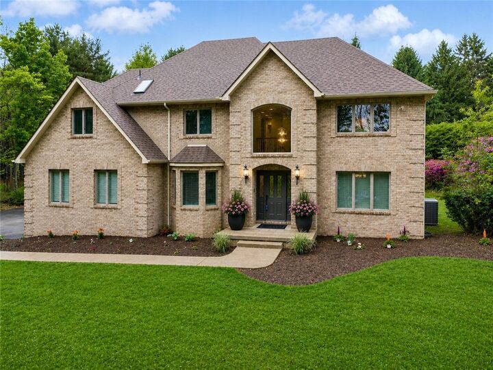 Property Photo: 1005 Fairway Oaks Dr PA 15644