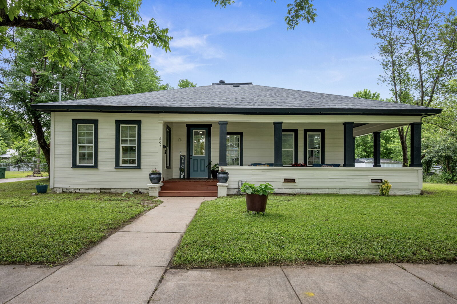 Property Photo: 602 E 6th Street TX 76520