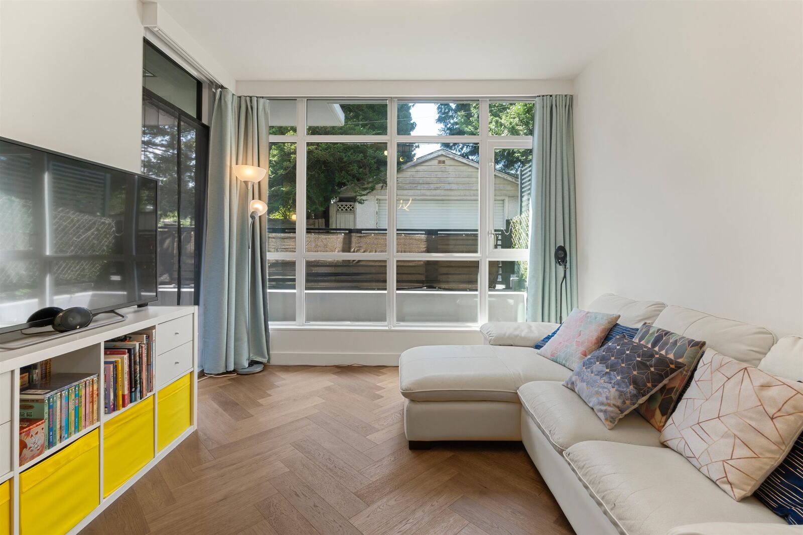 Property Photo: 458 W 63rd Avenue 107 BC V5X 2J4