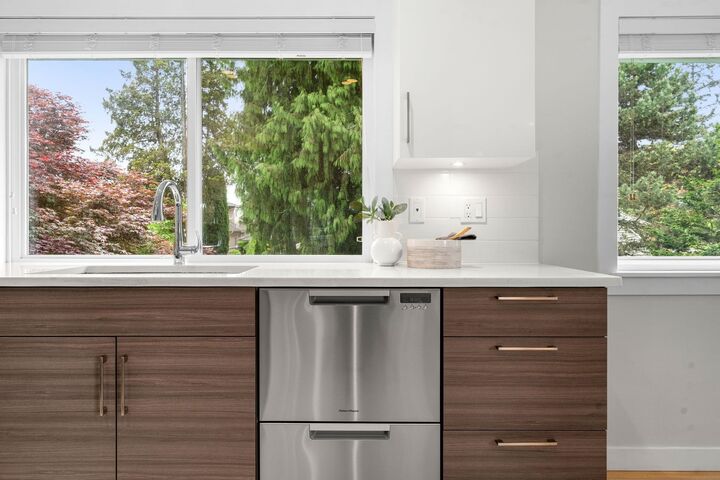 Property Photo:  6235 Ashworth Avenue  BC V5E 3T8 