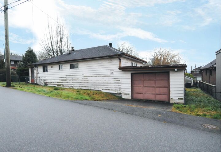 Property Photo:  855 Macdonald Avenue  BC V5C 4N3 