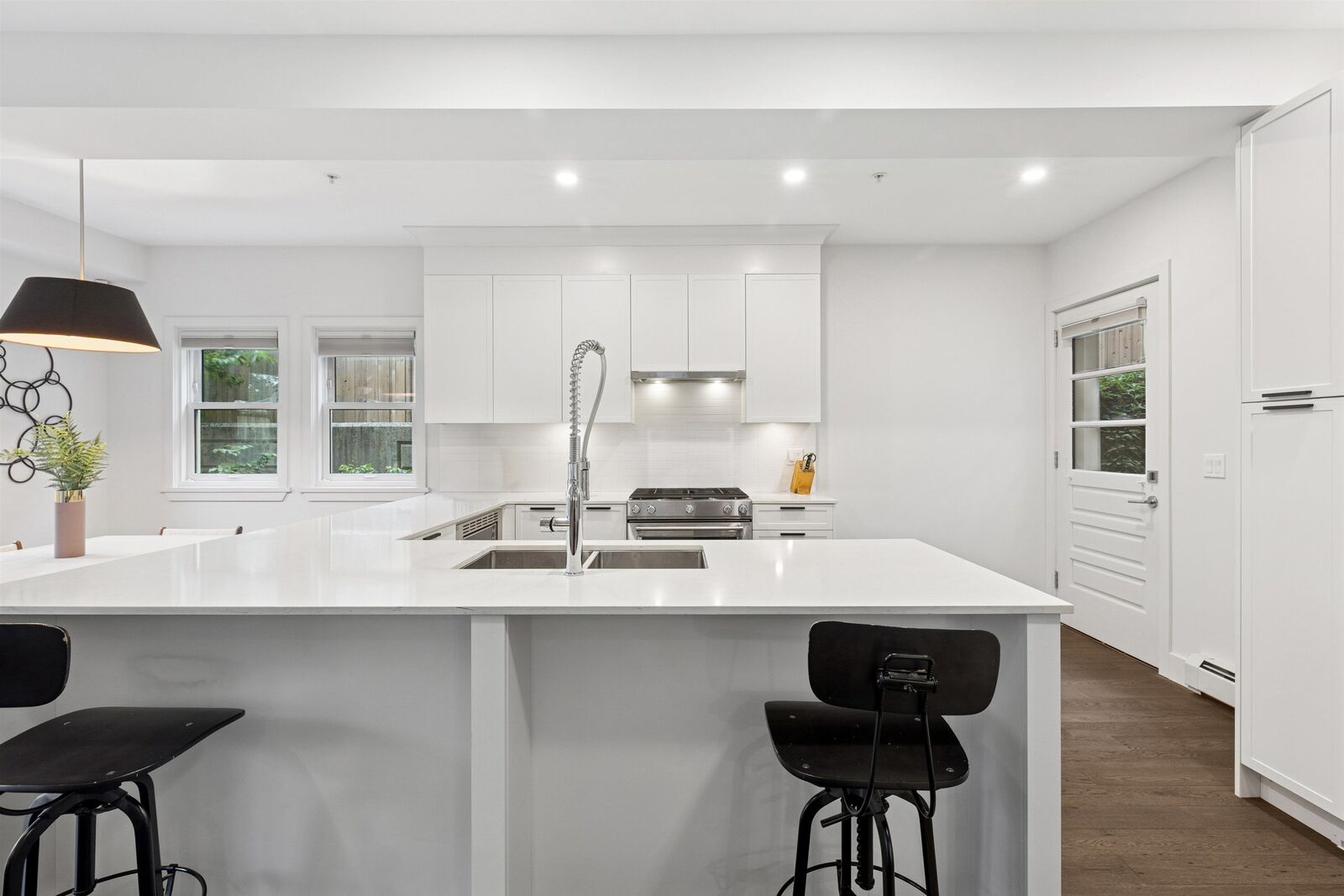 Property Photo:  244 E 5th Street 2  BC V7L 1L7 