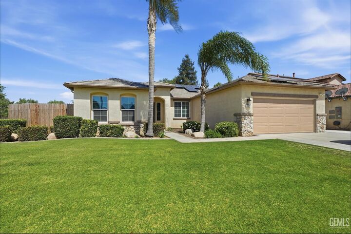 Property Photo:  7214 Sleepy Lagoon Drive  CA 93312 