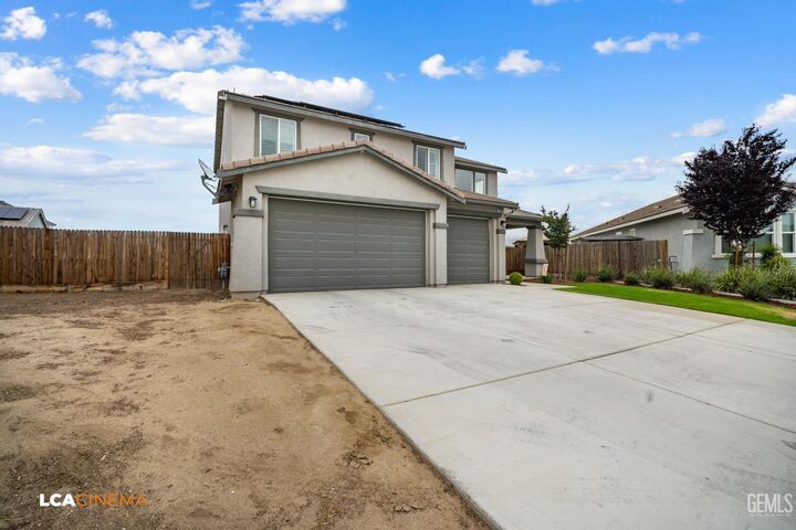 Property Photo:  15500 Cole Brook Court  CA 93314 