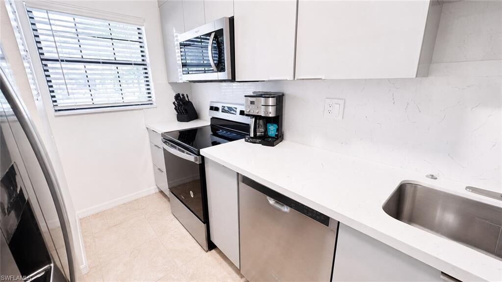 Property Photo:  