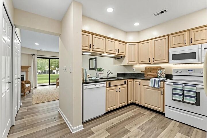 Property Photo:  45 Queen Neva Court G  MD 21619 