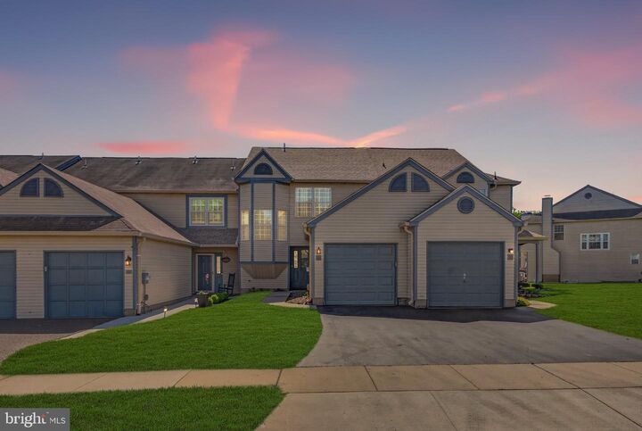 Property Photo:  16 Goldenrod Court  NJ 08690 