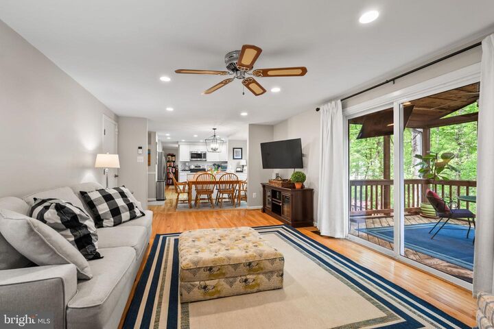Property Photo:  10906 Carters Oak Way  VA 22015 