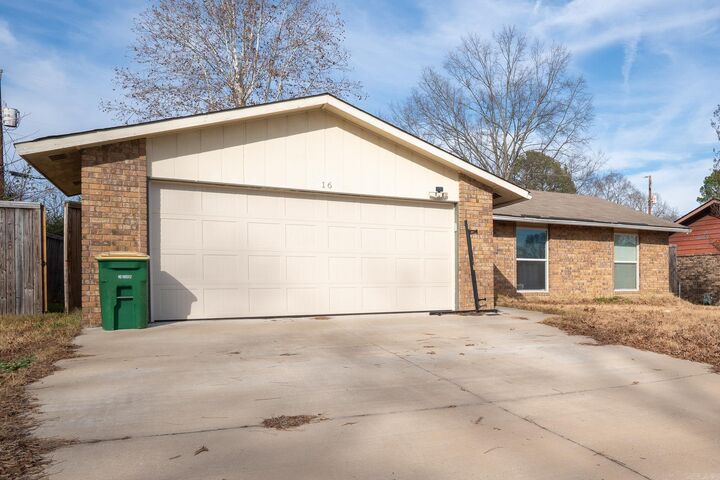 Property Photo:  16 Glenbrook Place  AR 72120 