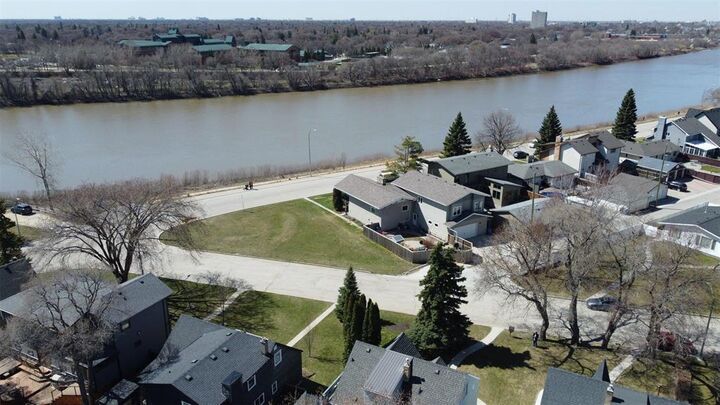 Property Photo:  42 Gauvin Street  MB R2H 1Y3 