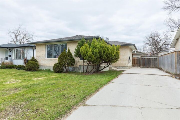 Property Photo:  837 Parkdale Street  MB R2Y 0X6 